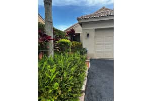 4366 Pine Ridge Ct 4366, Weston
