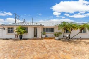 323 Nw 136th Pl, Miami