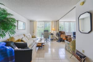 1345 Lincoln Rd 303, Miami Beach