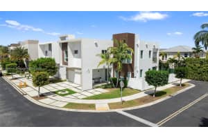 10431 Nw 68th Ter Doral, FL 33178 - MLS#A11839411