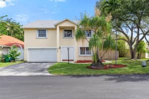 7767 Nw 187th Ter, Miami