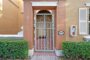 8422 Nw 140th Ter 3608, Miami Lakes