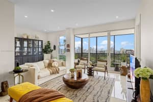 20379 W Country Club Dr Ph38, Aventura