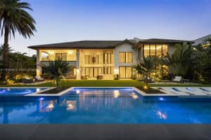110 Holiday Dr, Hallandale Beach