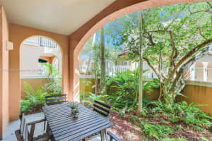 19701 E Country Club Dr 5104, Aventura