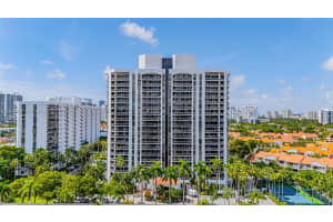 3598 Yacht Club Dr 601+den, Aventura