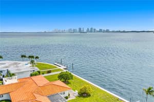 7500 W Treasure Dr, North Bay Village