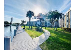 2990 Ne 16th Ave 204, Oakland Park