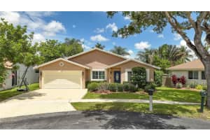 1710 Sw 100th Ter, Davie