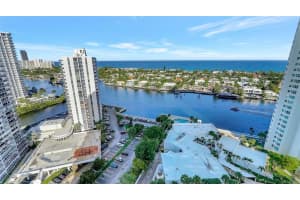 20281 E Country Club Dr 704, Aventura