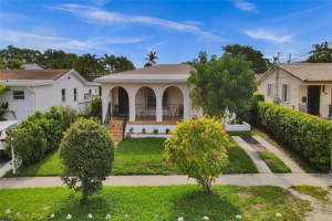 105 Nw 32nd Pl, Miami