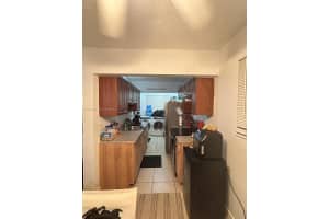 1100 Ne 1st Ct 104, Hallandale Beach