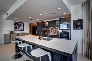 Epic Tower, 200 Biscayne Blvd Way, Miami, FL 33131, Sold 09/03/25