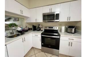 17 Simonton Cir 17, Weston, FL 33326 - MLS#A11840500