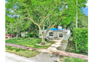 370 Ne 87th St, El Portal