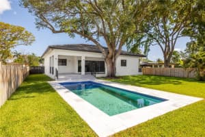 1030 Ne 121st St, Biscayne Park