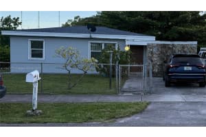 24 Miami Gardens Rd West Park, FL 33023 - MLS#A11840772