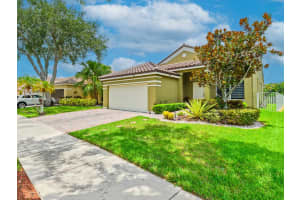 933 Falling Water Rd Weston, FL 33326 - MLS#A11840902