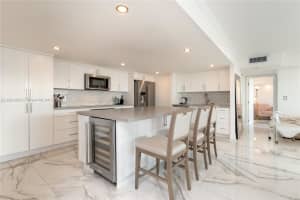 1450 Brickell Bay Dr APT 1707, Miami, FL 33131, - MLS#A11841083