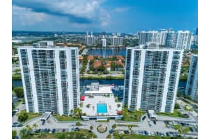 3675 N Country Club Dr 2502, Aventura