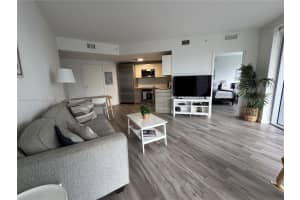 1300 Brickell Bay Dr 3301, Miami