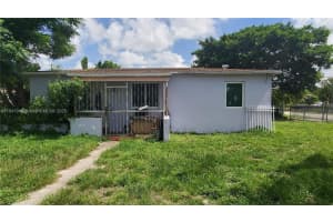 1735 Nw 126th St, Miami