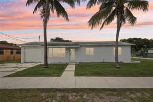 2455 Wiley Ct, Hollywood, FL 33020 - MLS#A11841239