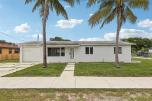 2455 Wiley Ct, Hollywood, FL 33020 - MLS#A11841239