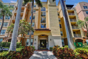 19701 E Country Club Dr 5306, Aventura