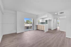 1960 Marseille Dr 304, Miami Beach