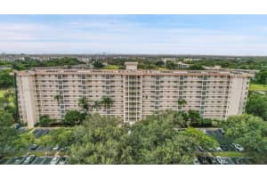 3520 Oaks Way 105, Pompano Beach