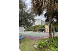 555 Oaks Ln 203, Pompano Beach