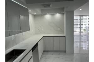 18031 Biscayne Blvd 502, Aventura