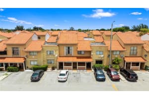 2735 W 61st Pl 204, Hialeah