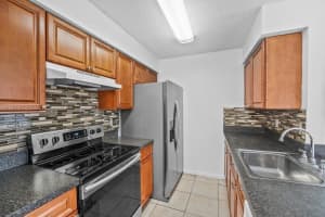 10461 Nw 7th St 204, Pembroke Pines