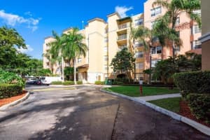 19999 E Country Club Dr 1206, Aventura