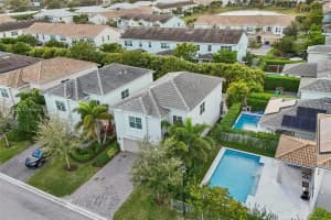 1402 Myrtle Oak Ter, Hollywood