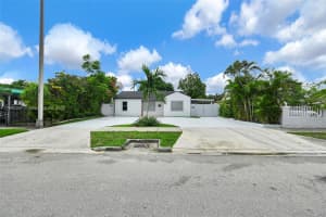 840 Ne 4th Pl Hialeah, FL 33010 - MLS#A11842337