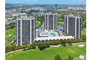 20301 W Country Club Dr 728, Aventura