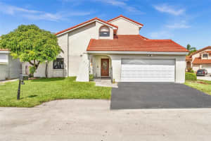 17532 Nw 61st Ct N, Hialeah