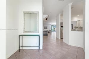 519 Sw 7th Ave 8 Fort Lauderdale, FL 33315 - MLS#A11842542