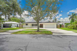 5320 Sw 8th St, Plantation