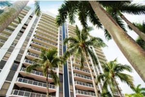 3600 Yacht Club Dr 402, Aventura