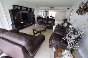 3800 Oaks Clubhouse Dr 309, Pompano Beach
