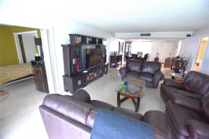 3800 Oaks Clubhouse Dr 309 Pompano Beach, FL 33069 - MLS#A11842767