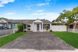 4042 Nw 181st Ln, Miami Gardens