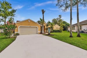 104 Oxford Ct, Royal Palm Beach, FL 33411 - MLS#A11842848