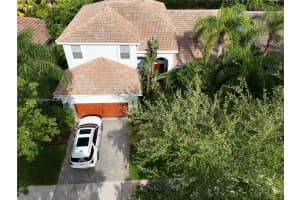 260 Montclaire Dr Weston, FL 33326 - MLS#A11842964