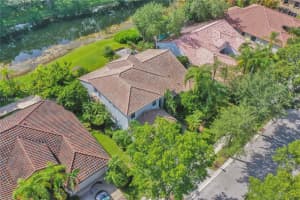 260 Montclaire Dr Weston, FL 33326 - MLS#A11842964