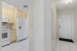 7592 Pinewalk Dr S, Margate, FL 33063, Sold 09/16/25